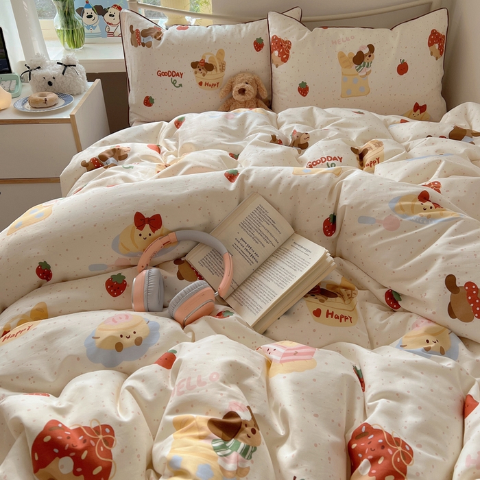 91家纺网 家纺一手货源 找家纺 六巷胡同 2025新款40S全棉纯棉INS童趣可爱风卡通嵌绳款四件套 嵌绳蛋糕腊肠狗