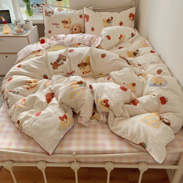 91家纺网 家纺一手货源 找家纺 六巷胡同 2025新款40S全棉纯棉INS童趣可爱风卡通嵌绳款四件套 嵌绳蛋糕腊肠狗