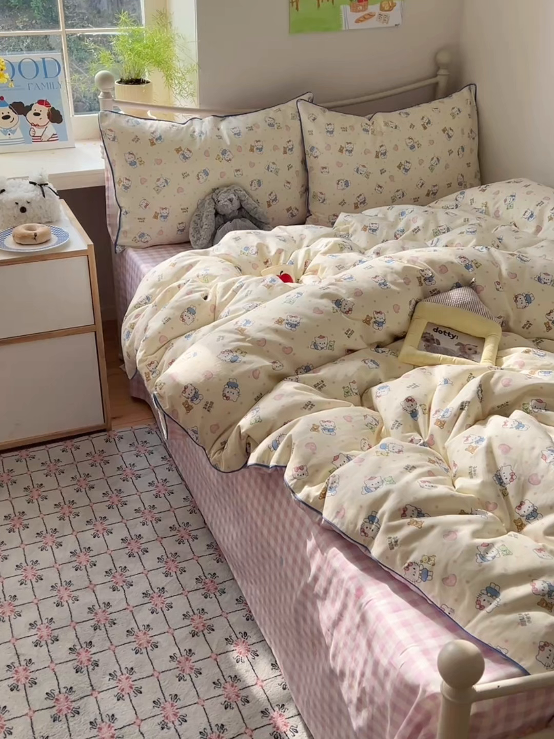 91家纺网 家纺一手货源 找家纺 六巷胡同 2025新款40S全棉纯棉INS童趣可爱风卡通嵌绳款四件套 嵌绳乖巧哈喽猫