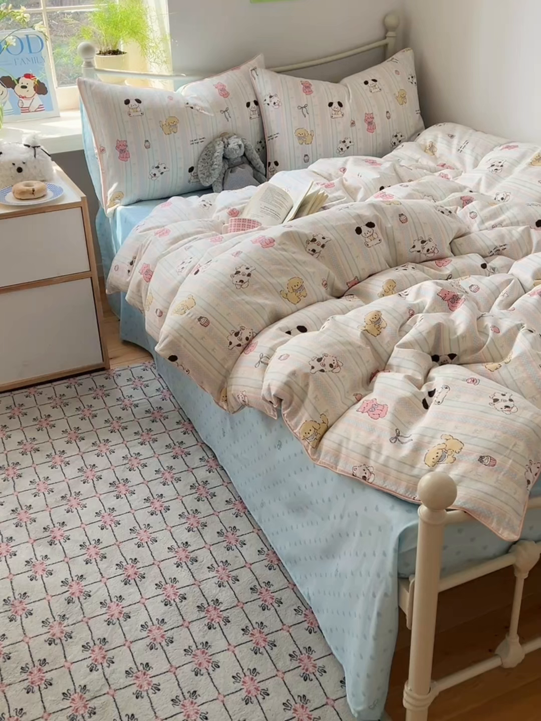 91家纺网 家纺一手货源 找家纺 六巷胡同 2025新款40S全棉纯棉INS童趣可爱风卡通嵌绳款四件套 嵌绳甜品咖啡猫