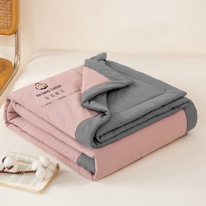 91家纺网 家纺一手货源 找家纺 梦初语 2025新款A类母婴水洗棉纯色双拼新疆棉花夏凉被可机洗直播爆单夏被 温馨粉