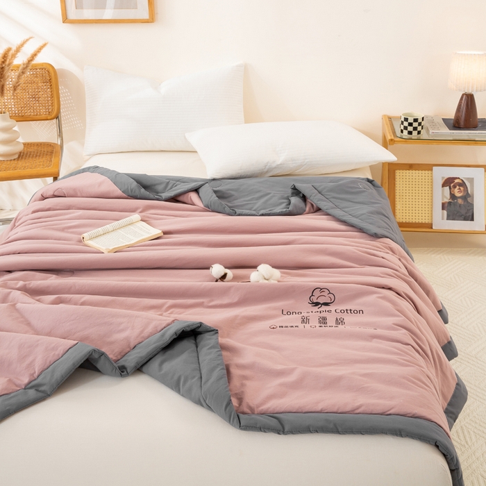 91家纺网 家纺一手货源 找家纺 梦初语 2025新款A类母婴水洗棉纯色双拼新疆棉花夏凉被可机洗直播爆单夏被 温馨粉