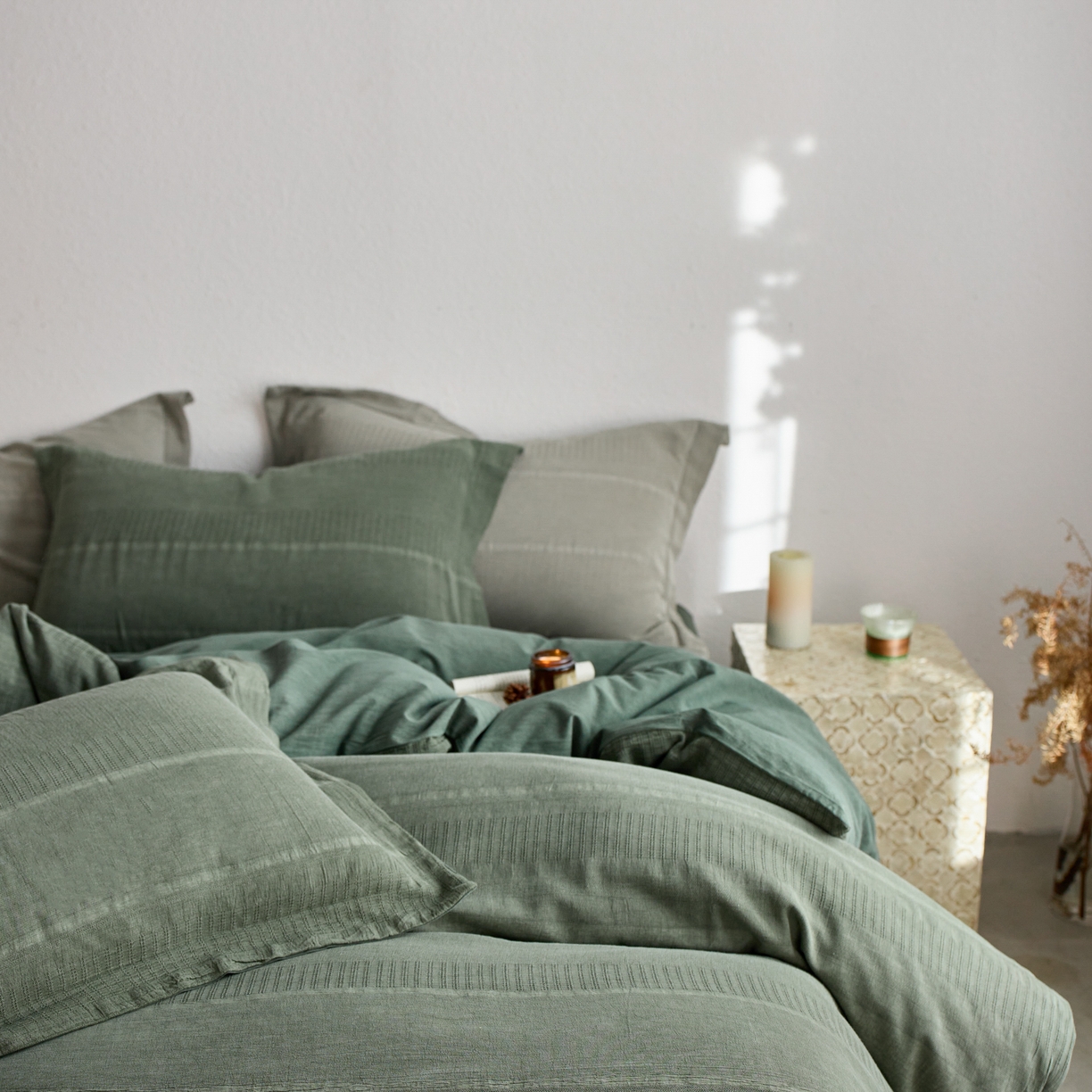 91家纺网 家纺一手货源 找家纺 （总）安莱生活 2025新款全棉纯棉纱洗纽扣款大提花四件套--艾伦