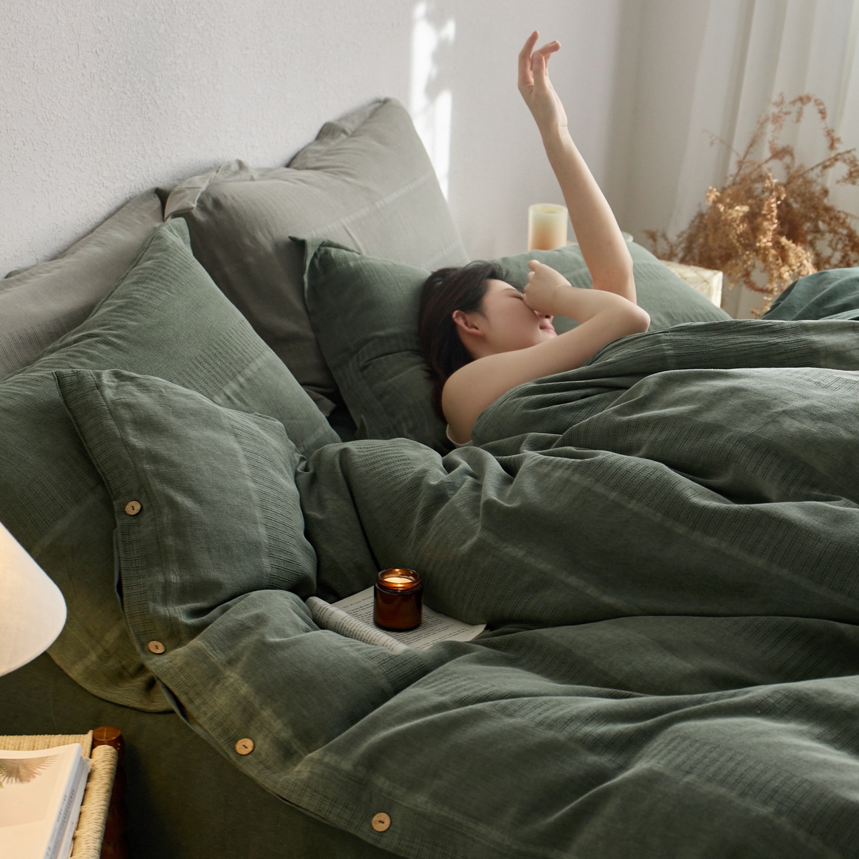 91家纺网 家纺一手货源 找家纺 安莱生活 2025新款全棉纯棉纱洗纽扣款大提花四件套--艾伦 艾伦-军绿