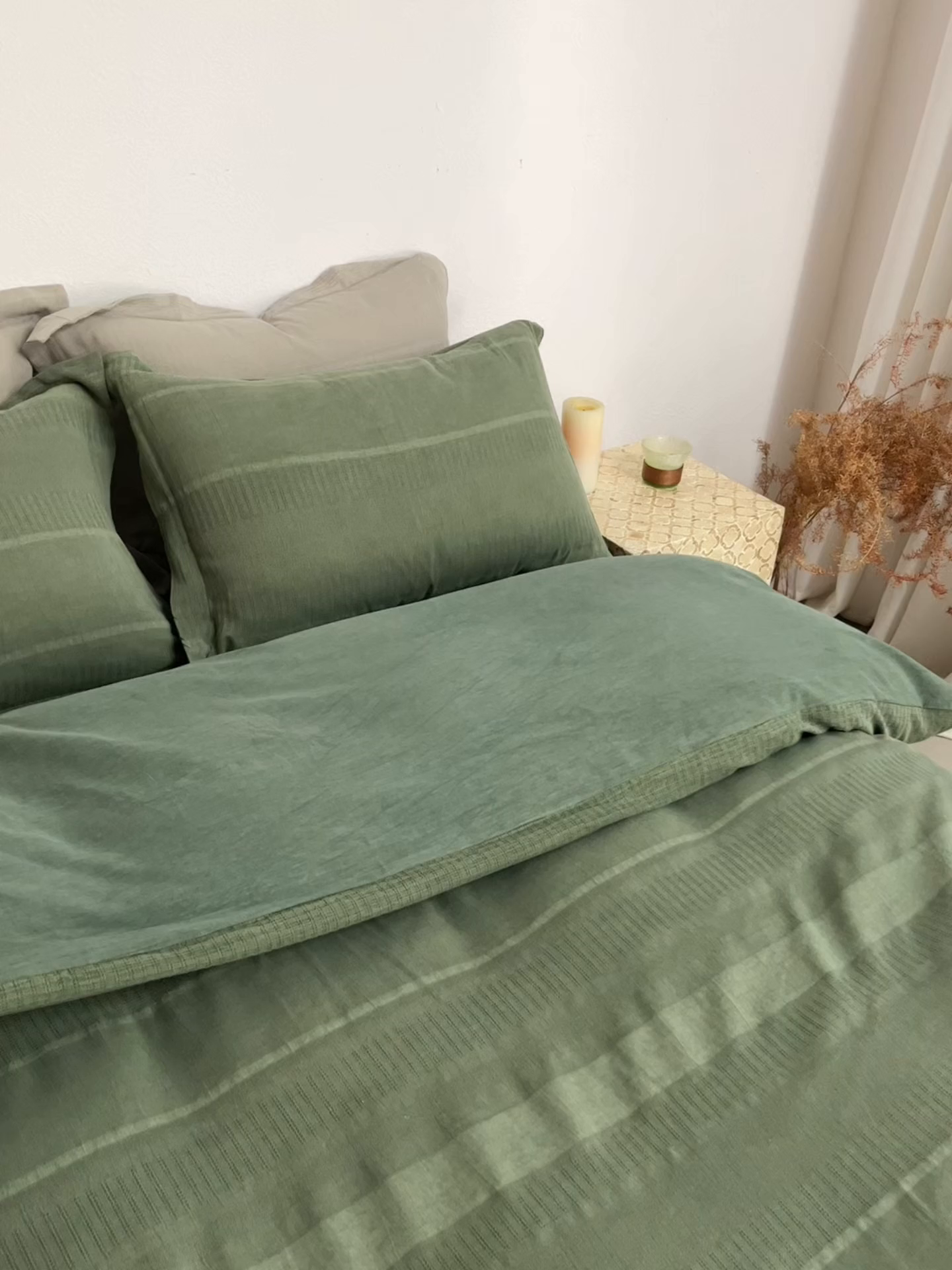 91家纺网 家纺一手货源 找家纺 安莱生活 2025新款全棉纯棉纱洗纽扣款大提花四件套--艾伦 艾伦-军绿