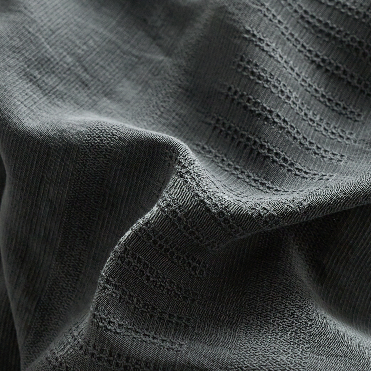 91家纺网 家纺一手货源 找家纺 安莱生活 2025新款全棉纯棉纱洗纽扣款大提花四件套--艾伦 艾伦-深灰