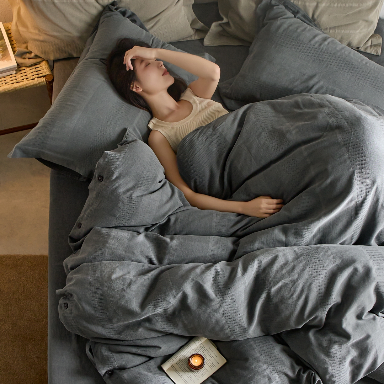 91家纺网 家纺一手货源 找家纺 安莱生活 2025新款全棉纯棉纱洗纽扣款大提花四件套--艾伦 艾伦-深灰