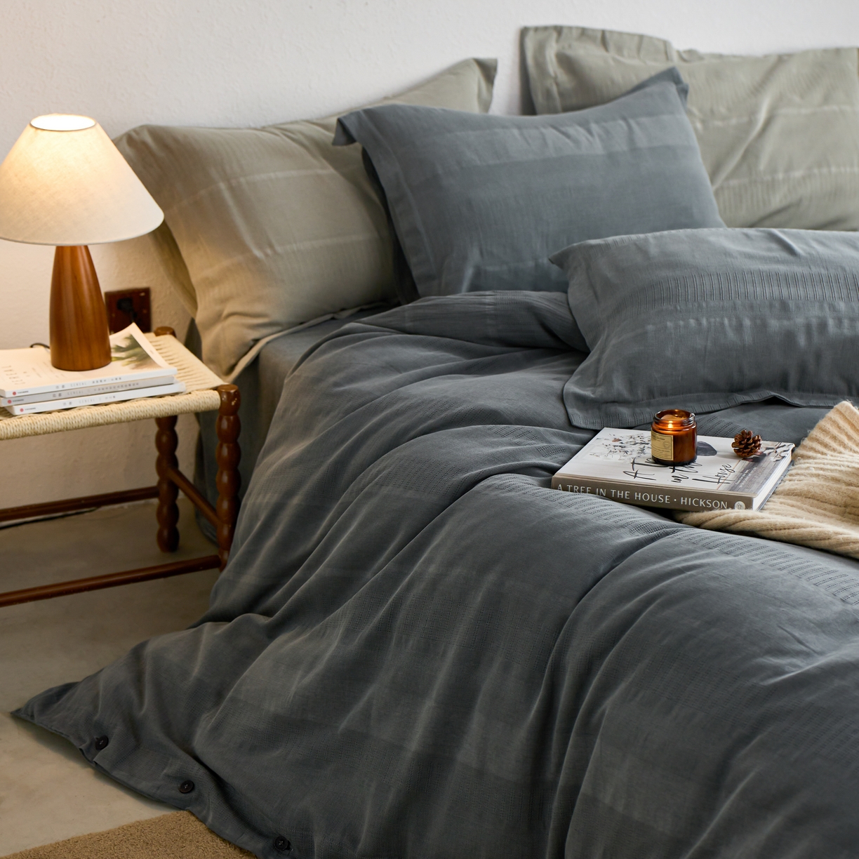 91家纺网 家纺一手货源 找家纺 安莱生活 2025新款全棉纯棉纱洗纽扣款大提花四件套--艾伦 艾伦-深灰