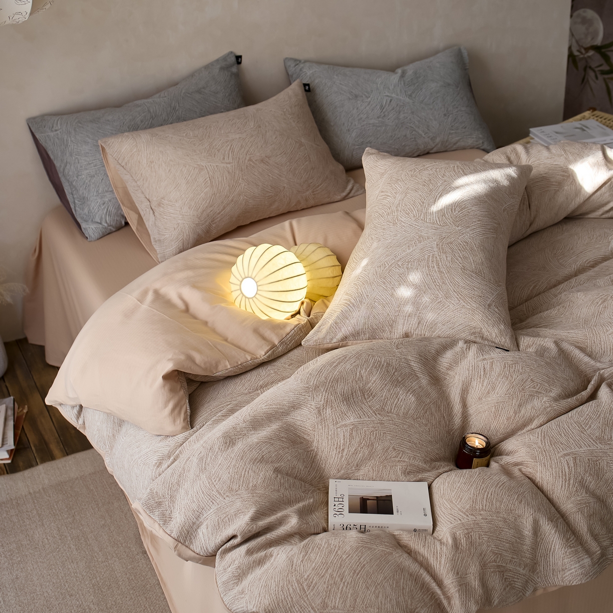 91家纺网 家纺一手货源 找家纺 安莱生活 2025新款三层纱提花四件套--伯尔纳 伯尔纳-卡其（不供抖音）