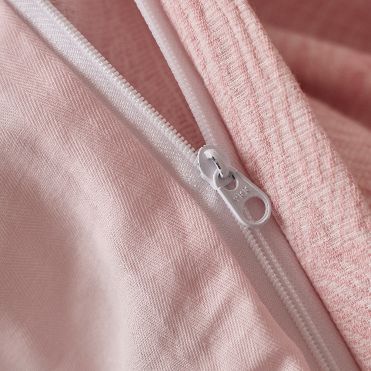 91家纺网 家纺一手货源 找家纺 安莱生活 2025新款三层纱提花四件套--伯尔纳 伯尔纳-嫩粉（不供抖音）