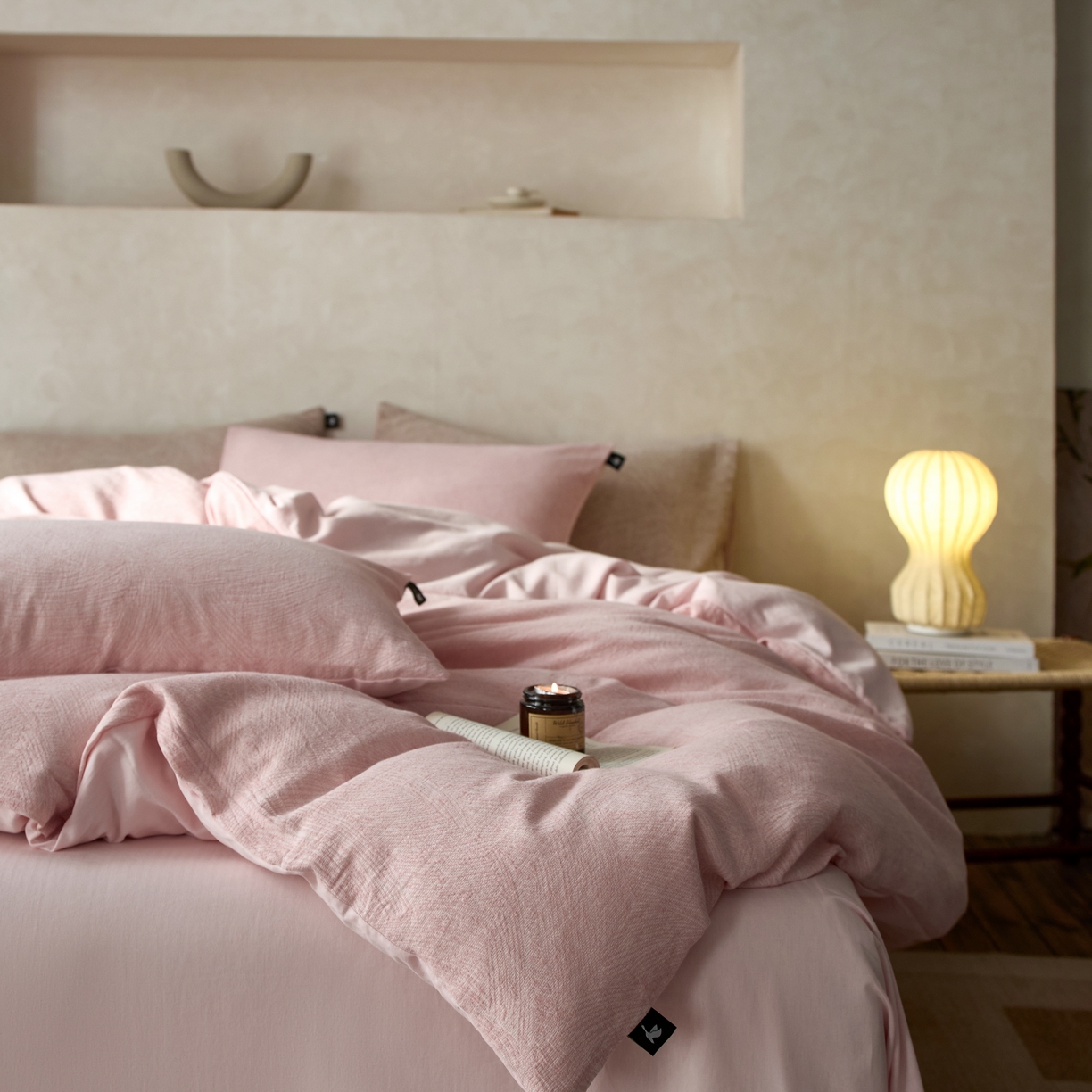 91家纺网 家纺一手货源 找家纺 安莱生活 2025新款三层纱提花四件套--伯尔纳 伯尔纳-嫩粉（不供抖音）