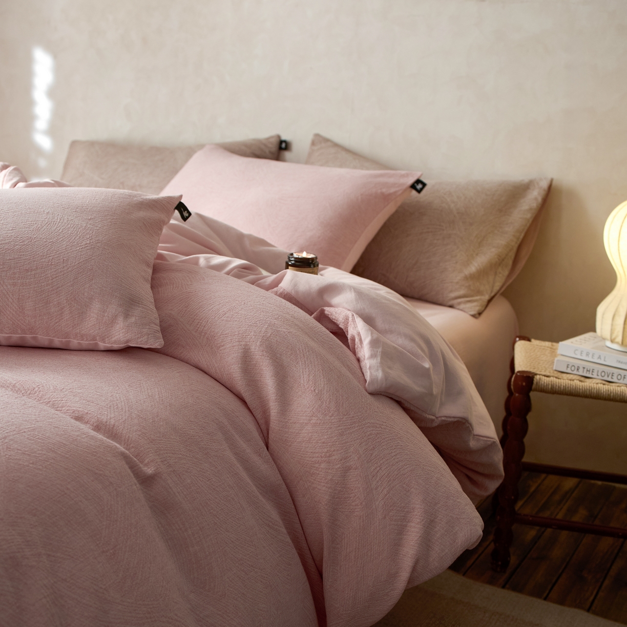 91家纺网 家纺一手货源 找家纺 安莱生活 2025新款三层纱提花四件套--伯尔纳 伯尔纳-嫩粉（不供抖音）