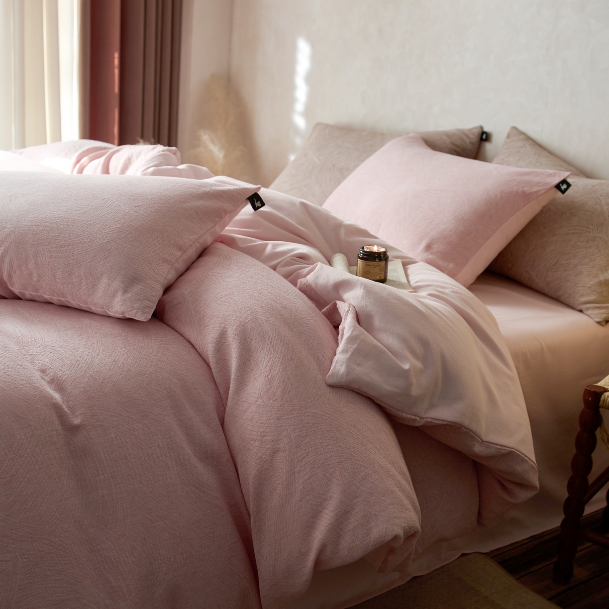 91家纺网 家纺一手货源 找家纺 安莱生活 2025新款三层纱提花四件套--伯尔纳 伯尔纳-嫩粉（不供抖音）