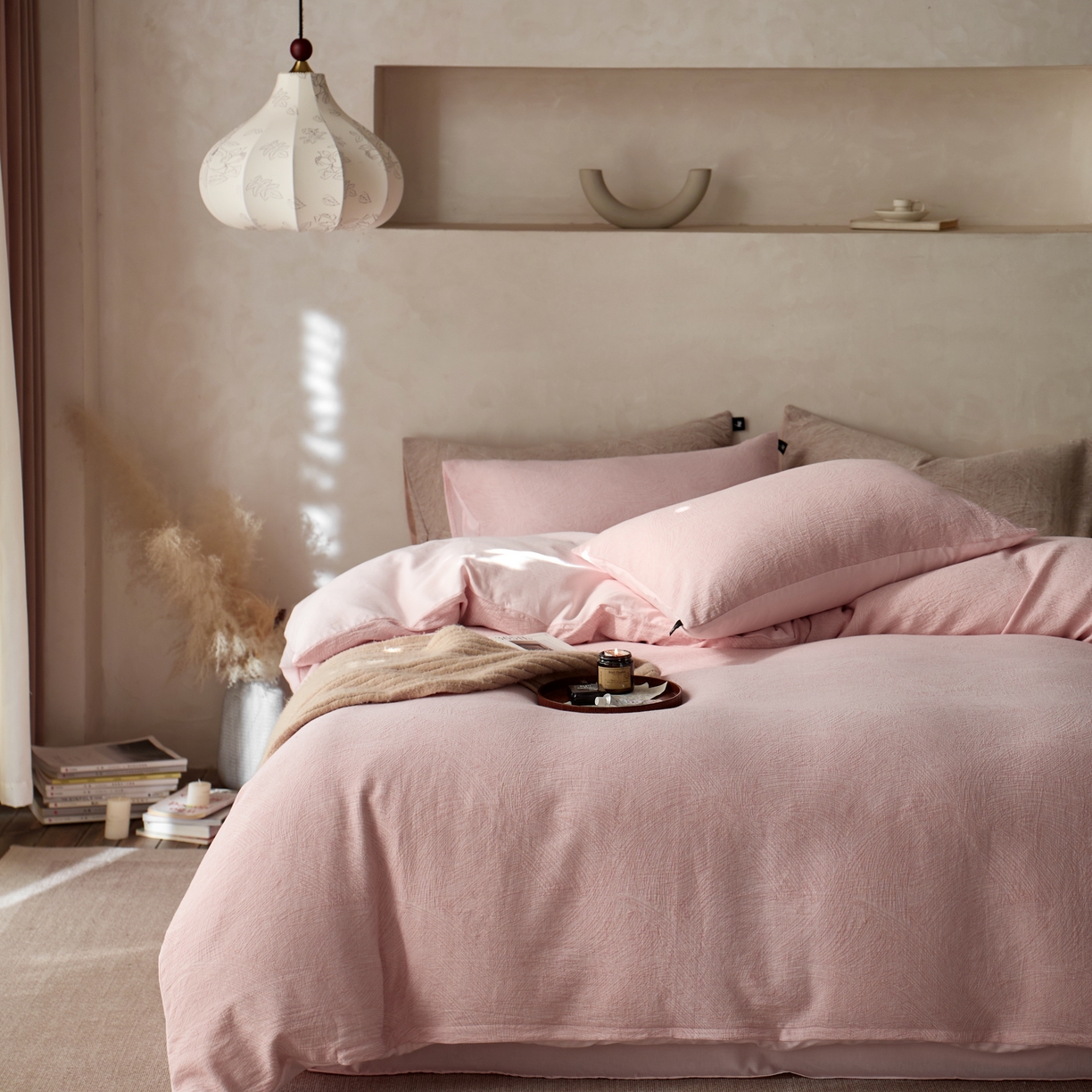 91家纺网 家纺一手货源 找家纺 安莱生活 2025新款三层纱提花四件套--伯尔纳 伯尔纳-嫩粉（不供抖音）