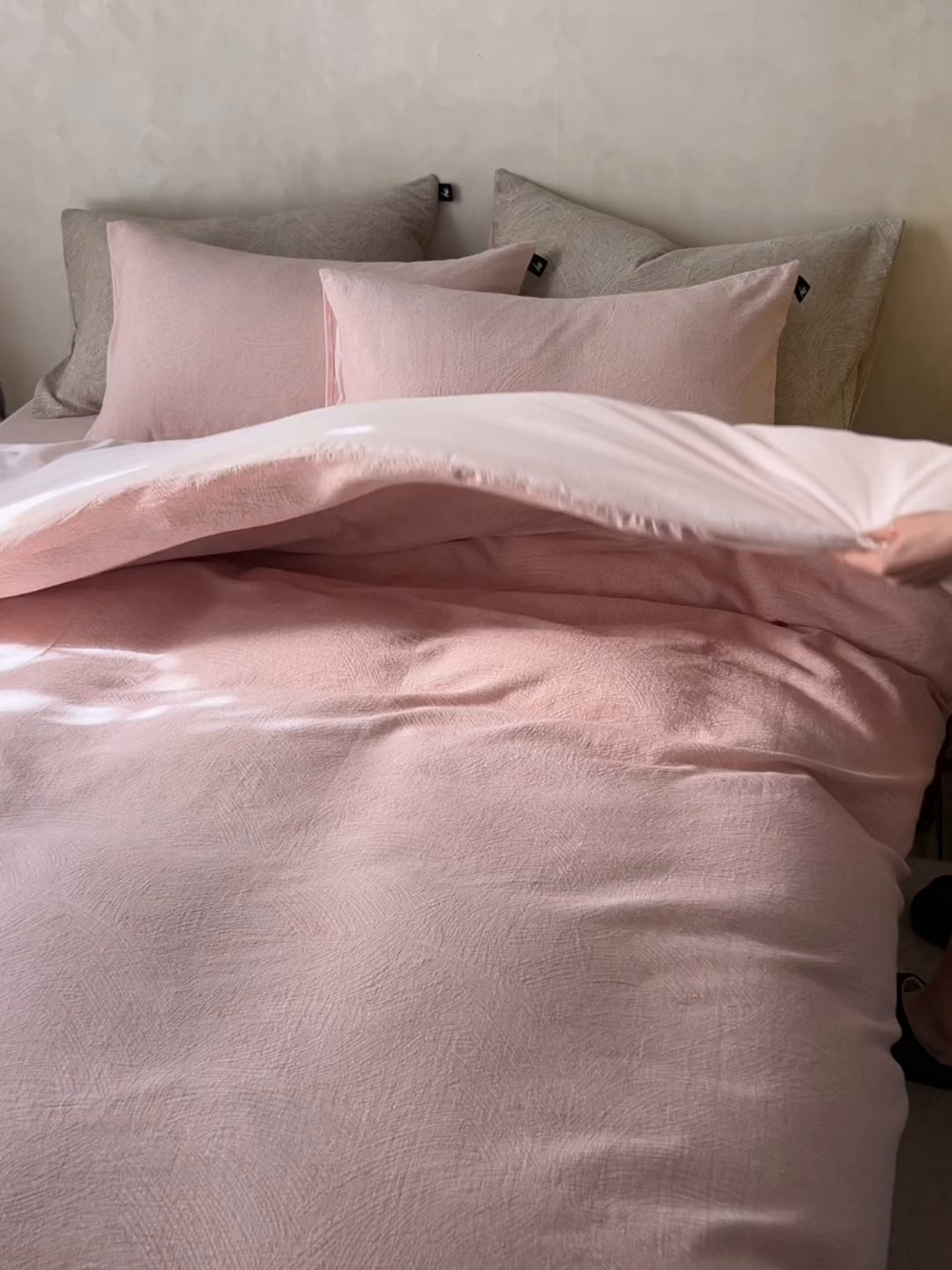 91家纺网 家纺一手货源 找家纺 安莱生活 2025新款三层纱提花四件套--伯尔纳 伯尔纳-嫩粉（不供抖音）