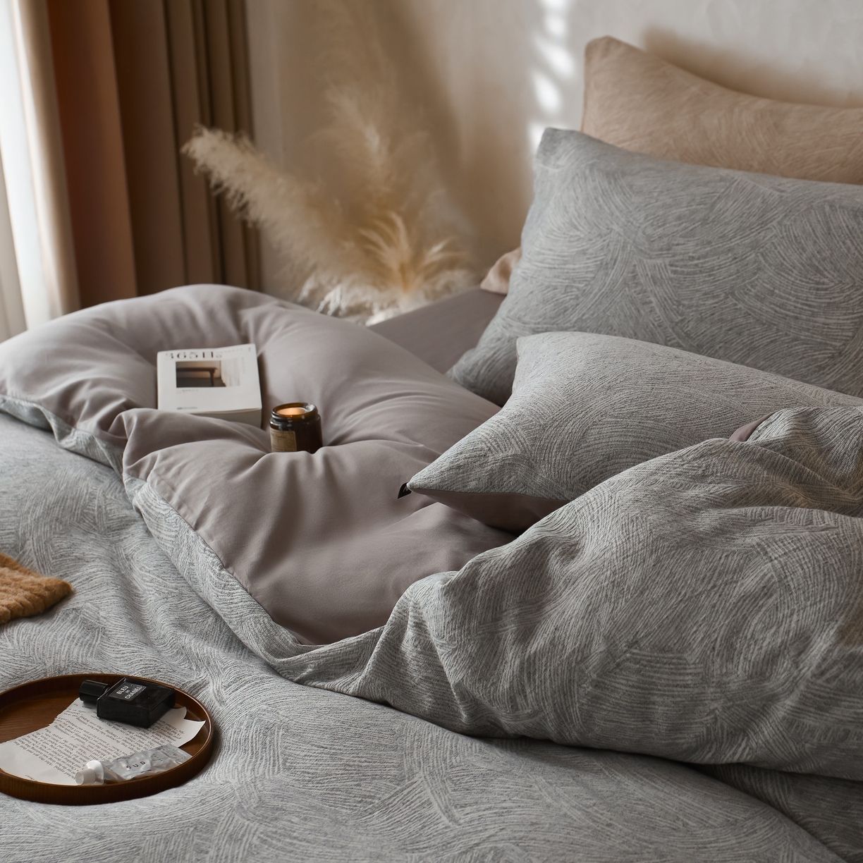 91家纺网 家纺一手货源 找家纺 安莱生活 2025新款三层纱提花四件套--伯尔纳 伯尔纳-浅灰（不供抖音）