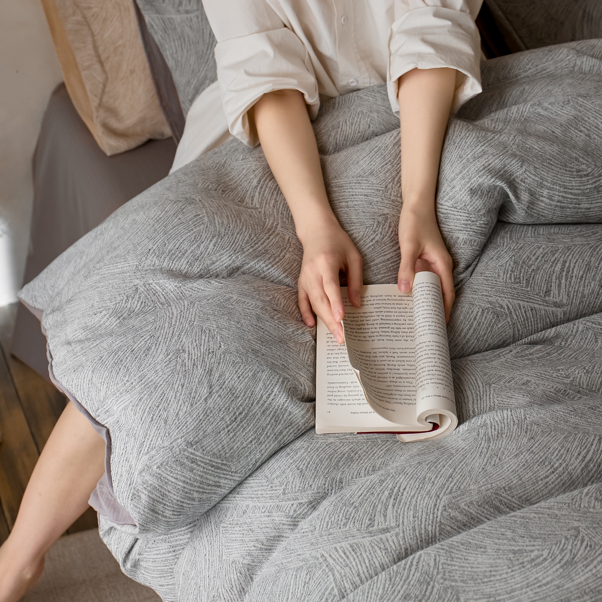 91家纺网 家纺一手货源 找家纺 安莱生活 2025新款三层纱提花四件套--伯尔纳 伯尔纳-浅灰（不供抖音）