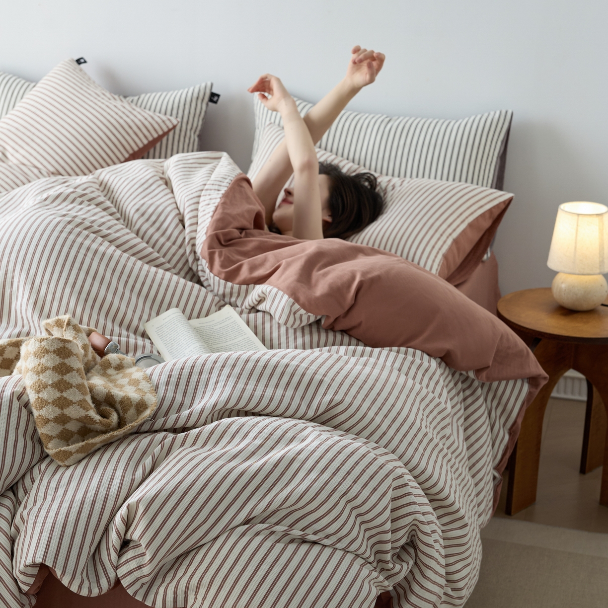 91家纺网 家纺一手货源 找家纺 安莱生活 2025新款水洗色织华夫格提花四件套-织唛系列 织唛-摩卡条