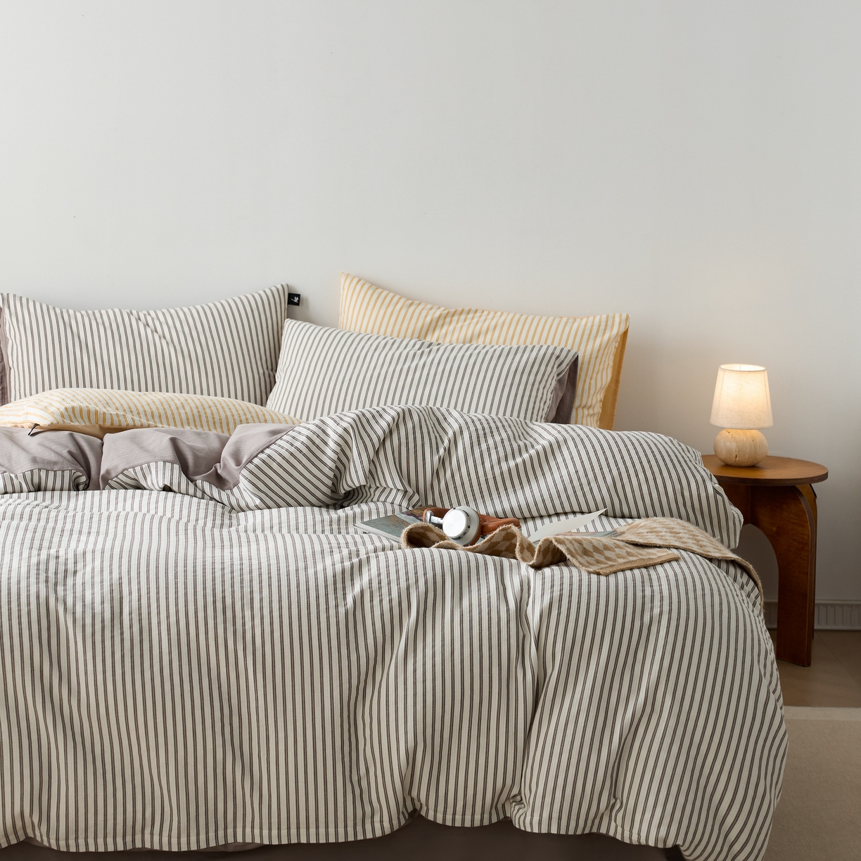 91家纺网 家纺一手货源 找家纺 安莱生活 2025新款水洗色织华夫格提花四件套-织唛系列 织唛-银灰条