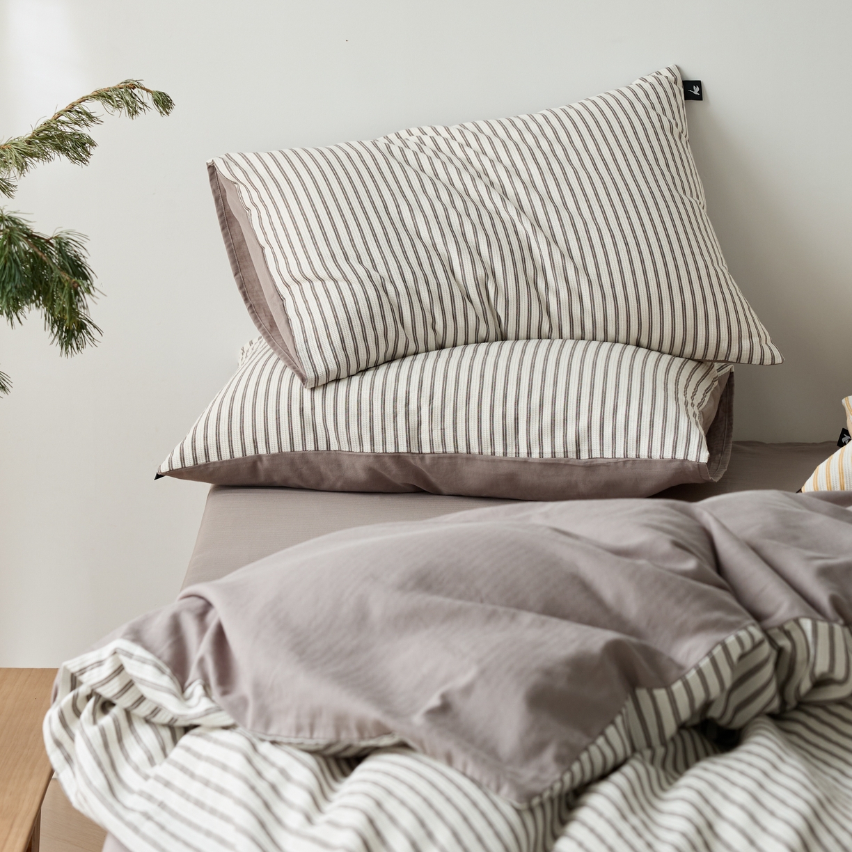 91家纺网 家纺一手货源 找家纺 安莱生活 2025新款水洗色织华夫格提花四件套-织唛系列 织唛-银灰条