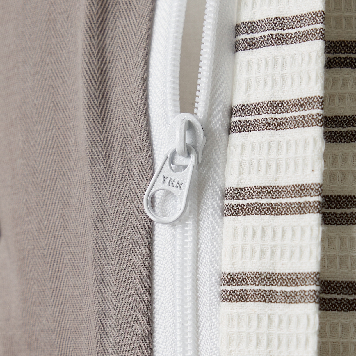 91家纺网 家纺一手货源 找家纺 安莱生活 2025新款水洗色织华夫格提花四件套-织唛系列 织唛-银灰条