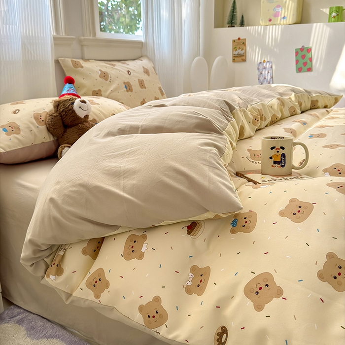 91家纺网 家纺一手货源 找家纺 沐芷 2025 A类软萌水洗棉卡通印花四件套床上用品三件套被套床单 黄油小熊