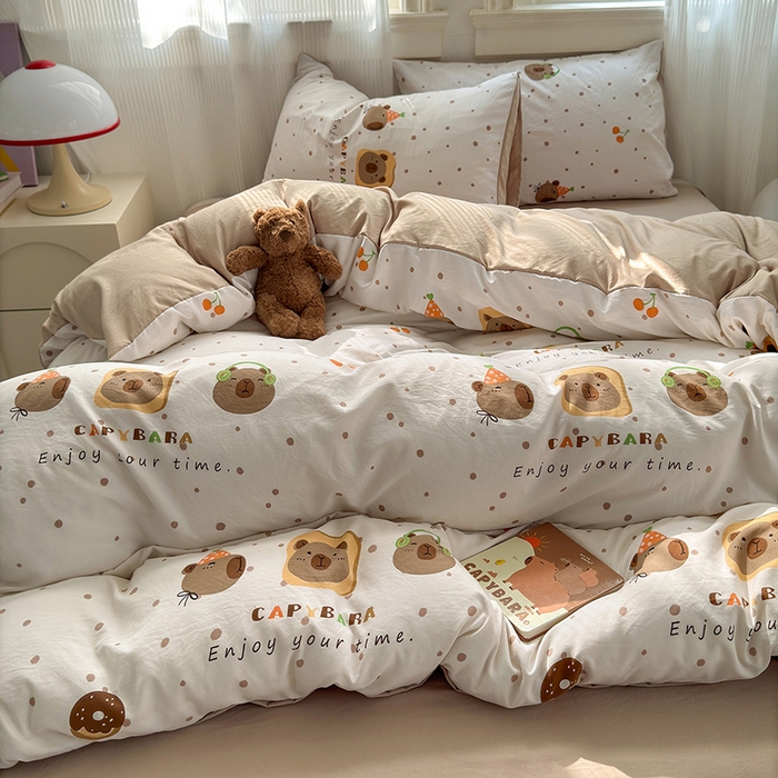 91家纺网 家纺一手货源 找家纺 沐芷 2025 A类软萌水洗棉卡通印花四件套床上用品三件套被套床单 卡皮巴拉