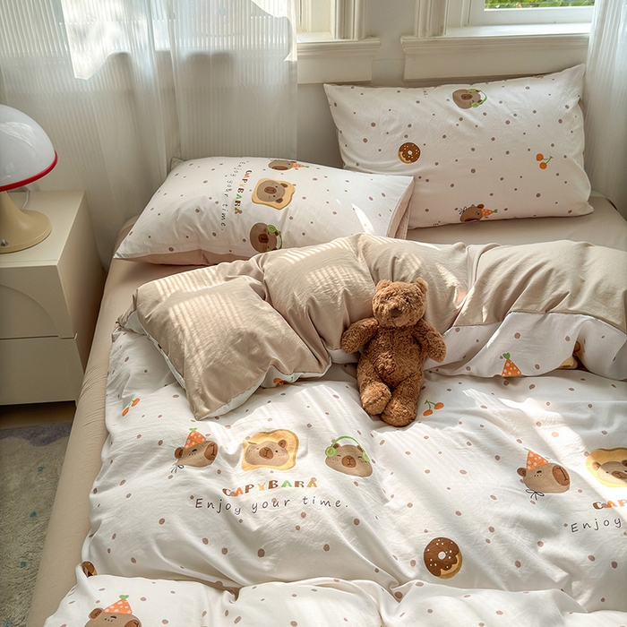 91家纺网 家纺一手货源 找家纺 沐芷 2025 A类软萌水洗棉卡通印花四件套床上用品三件套被套床单 卡皮巴拉