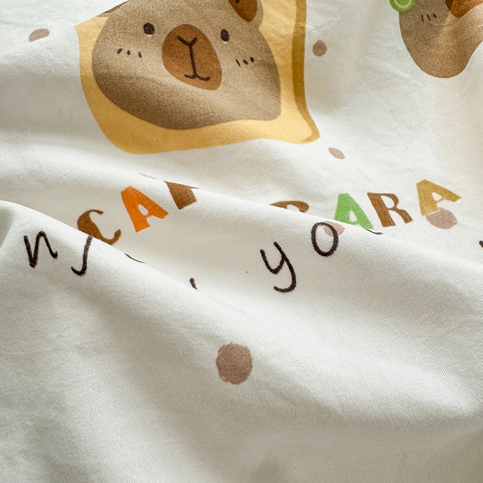 91家纺网 家纺一手货源 找家纺 沐芷 2025 A类软萌水洗棉卡通印花四件套床上用品三件套被套床单 卡皮巴拉