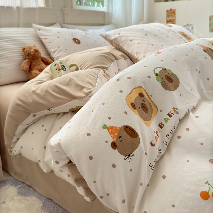 91家纺网 家纺一手货源 找家纺 沐芷 2025 A类软萌水洗棉卡通印花四件套床上用品三件套被套床单 卡皮巴拉