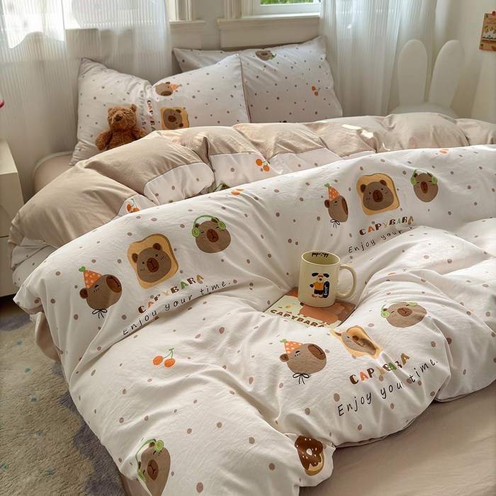 91家纺网 家纺一手货源 找家纺 沐芷 2025 A类软萌水洗棉卡通印花四件套床上用品三件套被套床单 卡皮巴拉