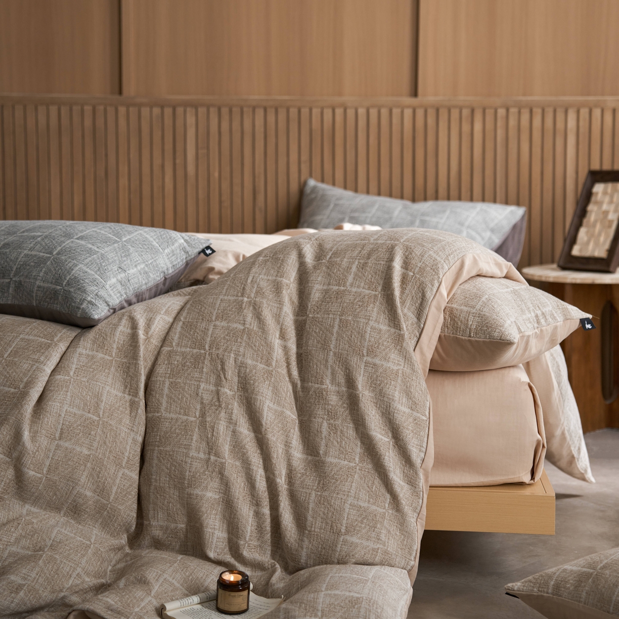 91家纺网 家纺一手货源 找家纺 安莱生活 2025新款三层纱大提花四件套--苏珊格 苏珊格-卡其