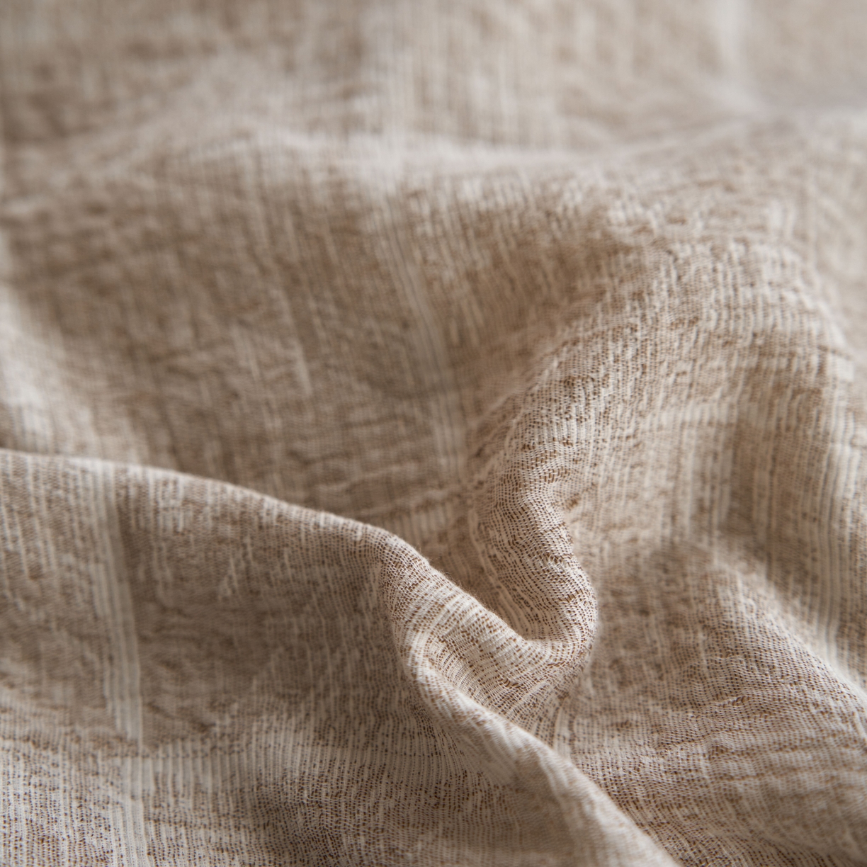 91家纺网 家纺一手货源 找家纺 安莱生活 2025新款三层纱大提花四件套--苏珊格 苏珊格-卡其