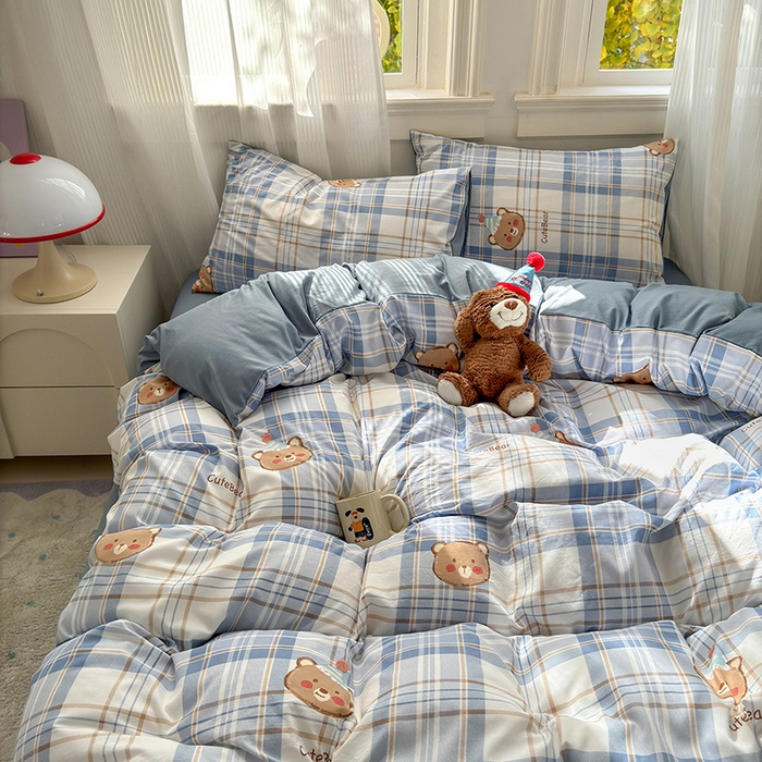 91家纺网 家纺一手货源 找家纺 沐芷 2025 A类软萌水洗棉卡通印花四件套床上用品三件套被套床单 格纹熊
