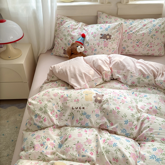 91家纺网 家纺一手货源 找家纺 沐芷 2025 A类软萌水洗棉卡通印花四件套床上用品三件套被套床单 花仙兔兔