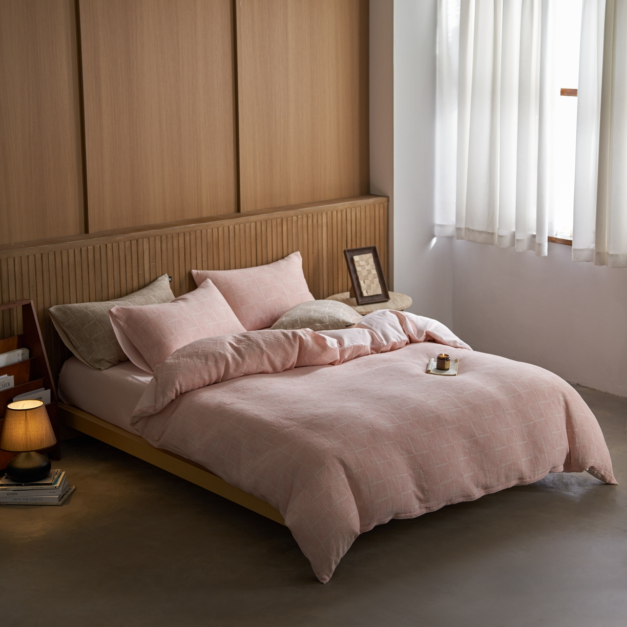 91家纺网 家纺一手货源 找家纺 安莱生活 2025新款三层纱大提花四件套--苏珊格 苏珊格-嫩粉