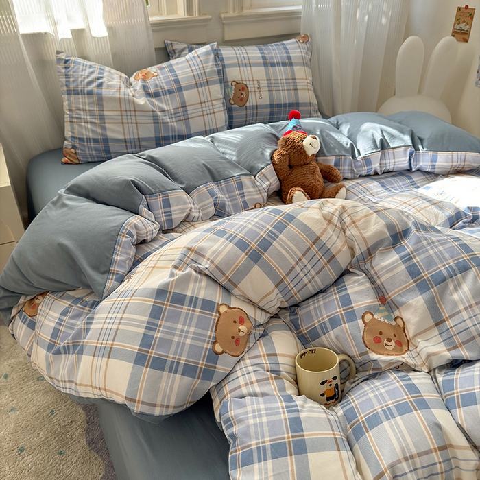 91家纺网 家纺一手货源 找家纺 沐芷 2025 软萌卡通超柔水洗棉单被套A类 被套单件被罩 格纹熊