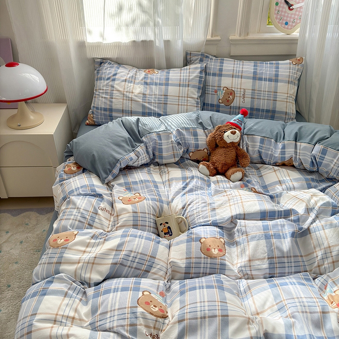 91家纺网 家纺一手货源 找家纺 沐芷 2025 软萌卡通超柔水洗棉单被套A类 被套单件被罩 格纹熊