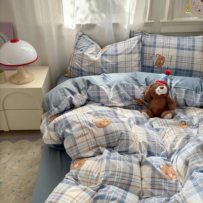 91家纺网 家纺一手货源 找家纺 沐芷 2025 软萌卡通超柔水洗棉单被套A类 被套单件被罩 格纹熊