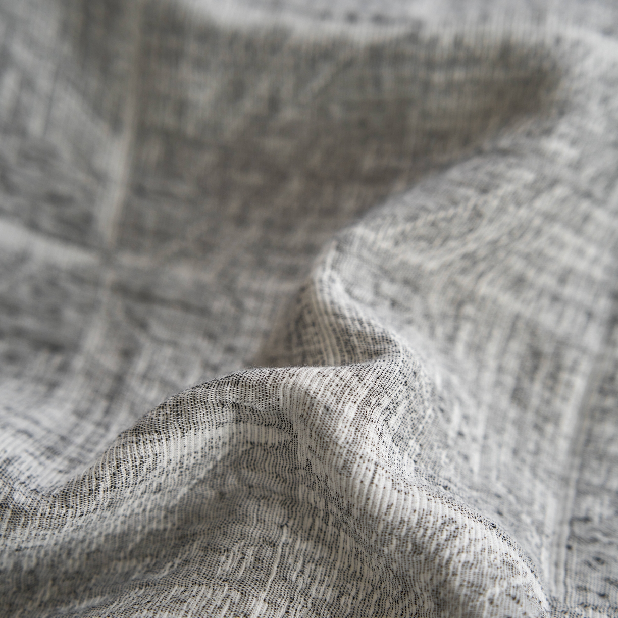 91家纺网 家纺一手货源 找家纺 安莱生活 2025新款三层纱大提花四件套--苏珊格 苏珊格-深灰