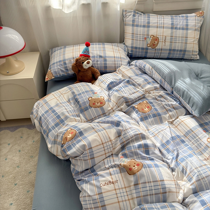 91家纺网 家纺一手货源 找家纺 沐芷 2025 软萌卡通超柔水洗棉单被套A类 被套单件被罩 格纹熊