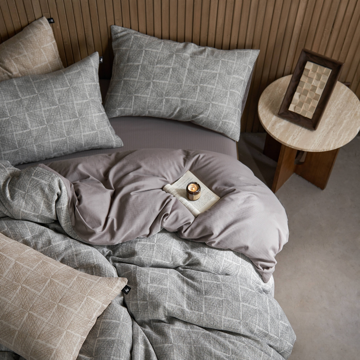 91家纺网 家纺一手货源 找家纺 安莱生活 2025新款三层纱大提花四件套--苏珊格 苏珊格-深灰