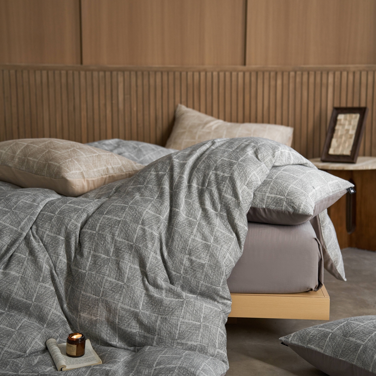 91家纺网 家纺一手货源 找家纺 安莱生活 2025新款三层纱大提花四件套--苏珊格 苏珊格-深灰