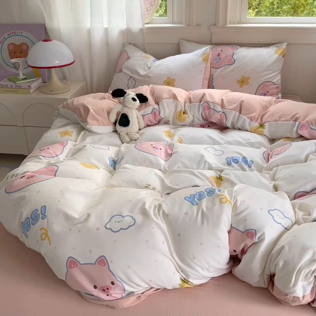 91家纺网 家纺一手货源 找家纺 沐芷 2025 A类软萌水洗棉卡通印花四件套床上用品三件套被套床单 困困小猪