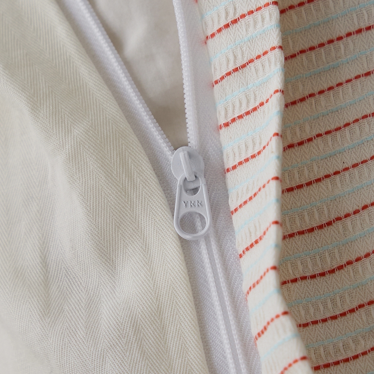 91家纺网 家纺一手货源 找家纺 安莱生活 2025新款精梳纱色织提花四件套-森韵 森韵-红白彩条