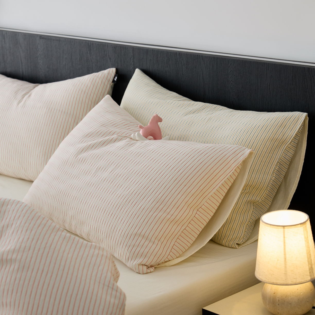 91家纺网 家纺一手货源 找家纺 安莱生活 2025新款精梳纱色织提花四件套-森韵 森韵-红白彩条