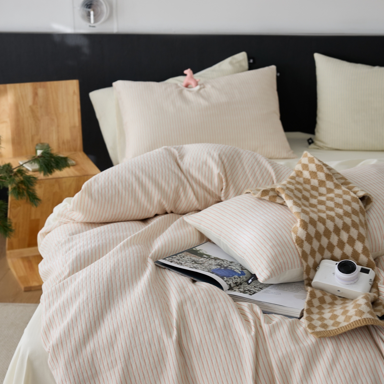 91家纺网 家纺一手货源 找家纺 安莱生活 2025新款精梳纱色织提花四件套-森韵 森韵-红白彩条