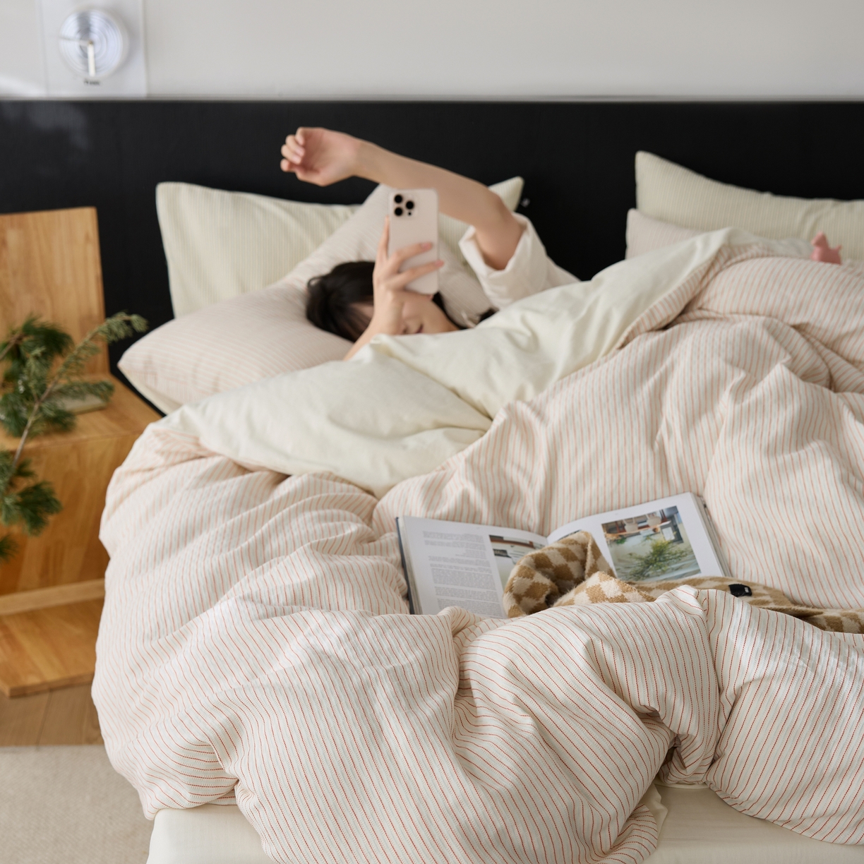 91家纺网 家纺一手货源 找家纺 安莱生活 2025新款精梳纱色织提花四件套-森韵 森韵-红白彩条