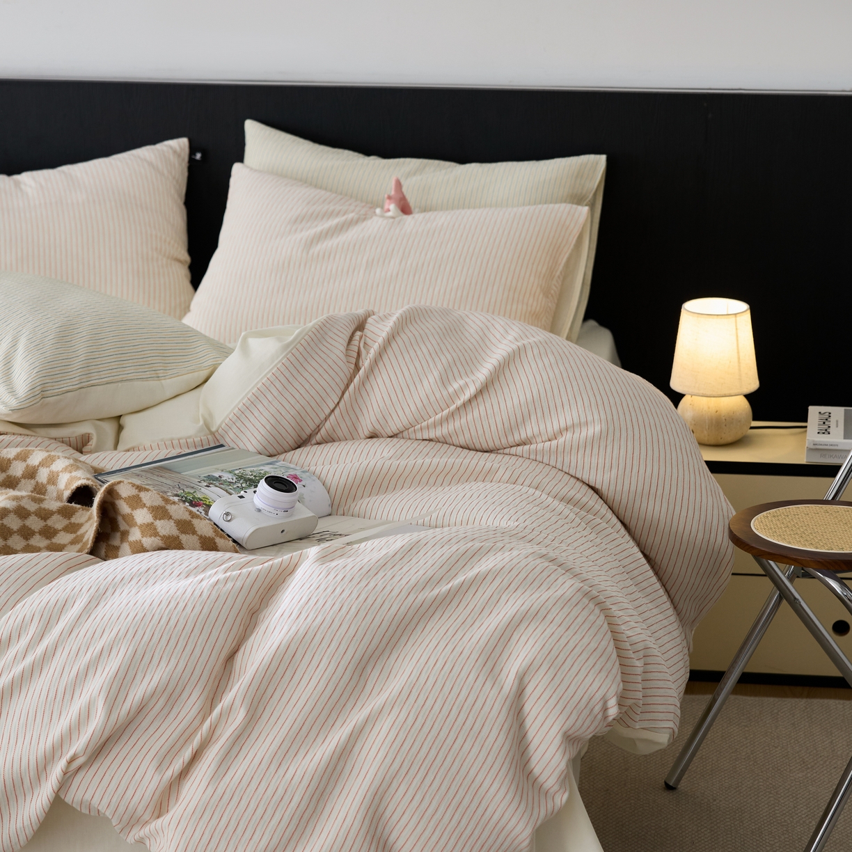 91家纺网 家纺一手货源 找家纺 安莱生活 2025新款精梳纱色织提花四件套-森韵 森韵-红白彩条