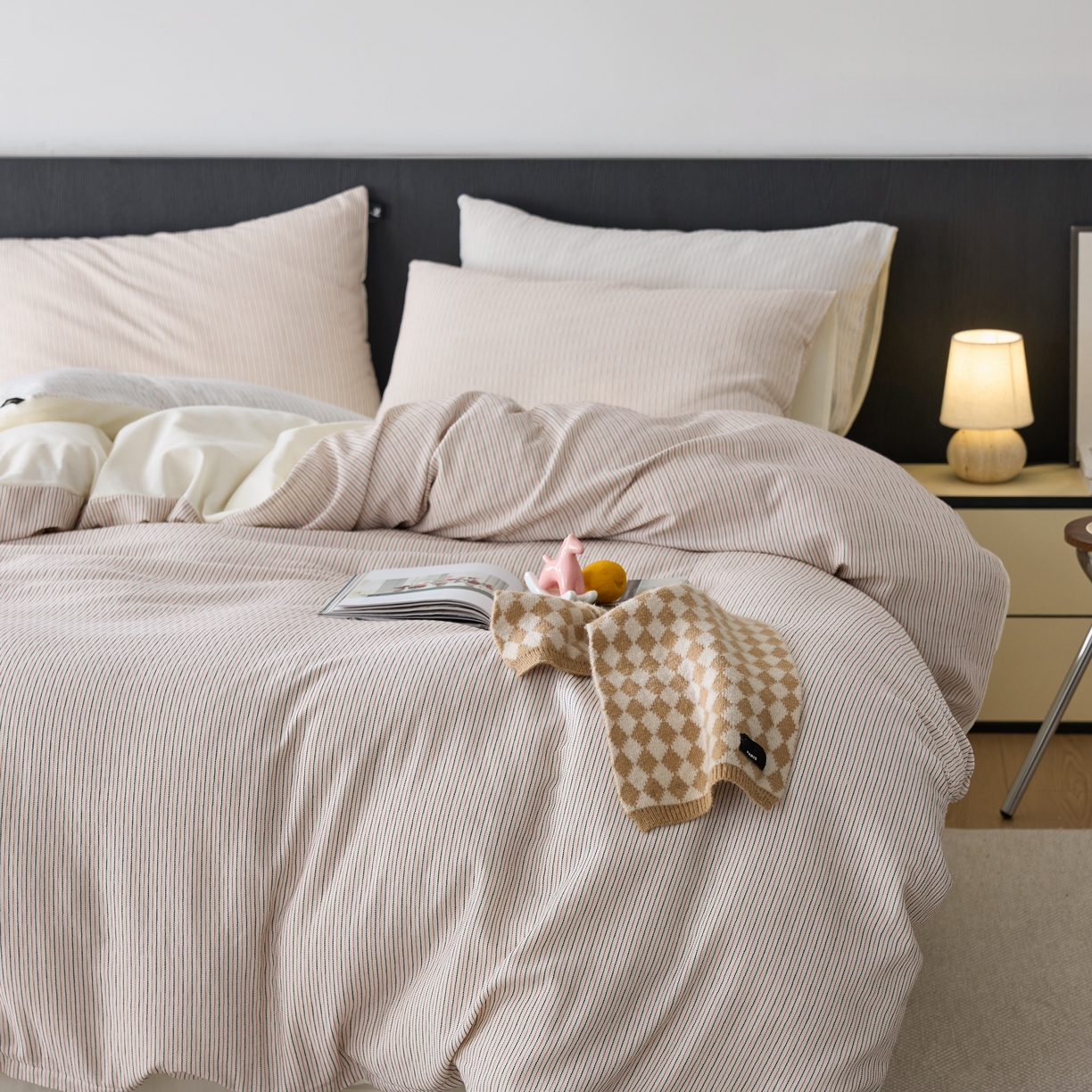 91家纺网 家纺一手货源 找家纺 安莱生活 2025新款精梳纱色织提花四件套-森韵 森韵-红蓝彩条